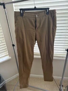 lululemon athletica Men's Khaki Straight-Leg Chinos - Brown